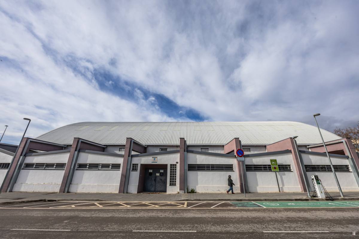 El Pavelló municipal d’esports Maria Víctor de Palau-solità ja compta amb les plaques