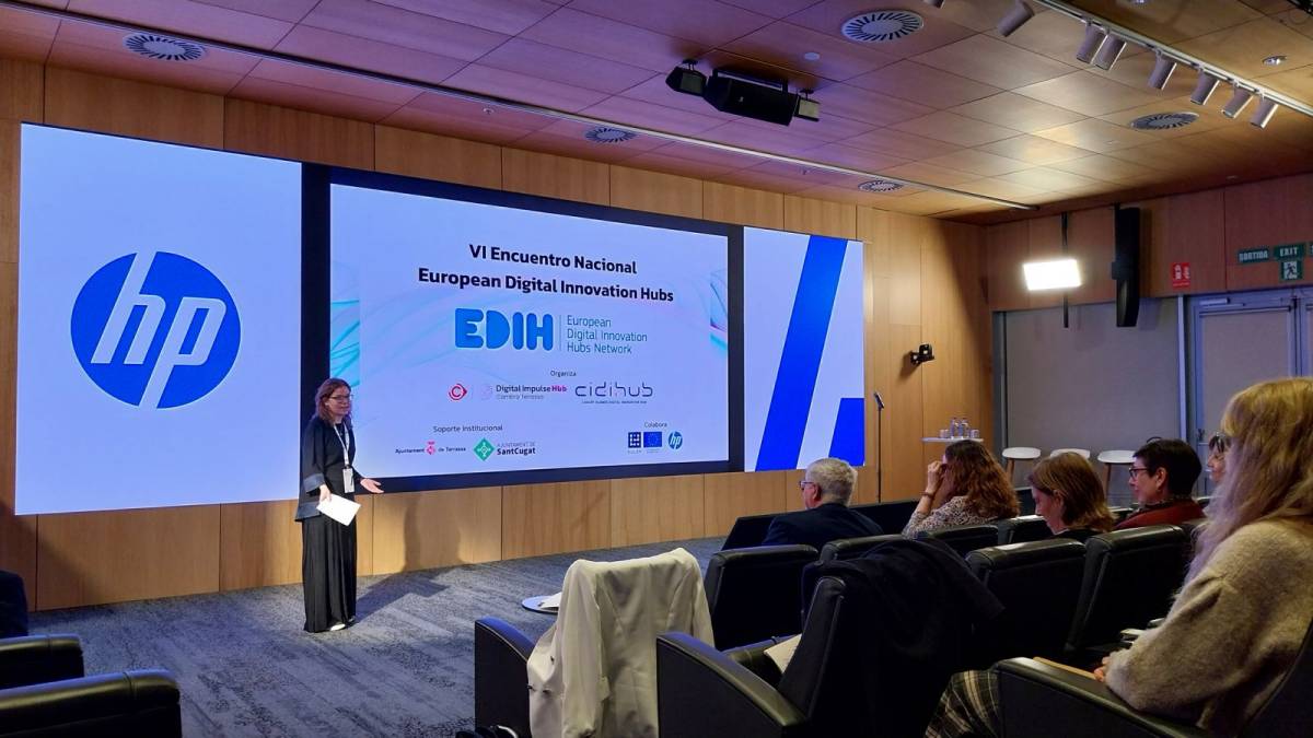 Alba Cabeza, responsable dels serveis de digitalització de la Cambra, que ha fet de moderadora - Cambra de Terrassa