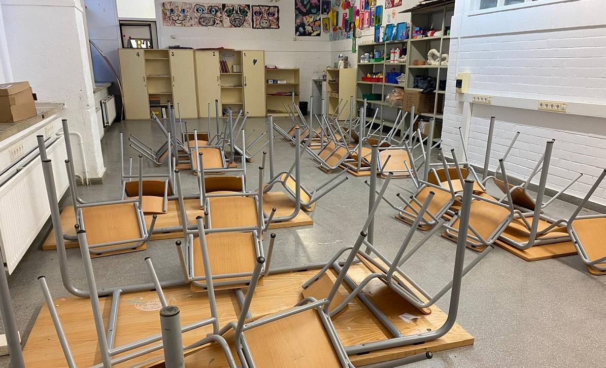 Taules girades en una aula de l`institut el Temple de Tortosa.