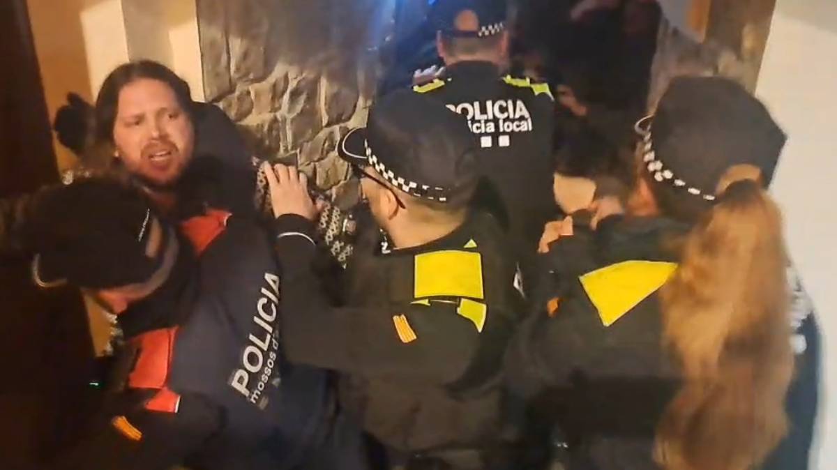 La presa de possessió del regidor d'Aliança Catalana a Santpedor acaba amb un detingut