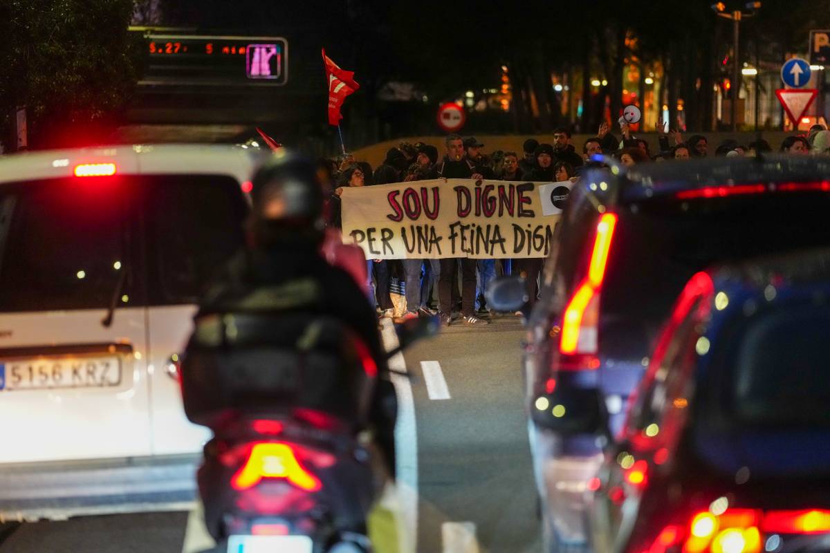 Un centenar de professors tallen la ronda Litoral - Joan Mateu Parra / ACN