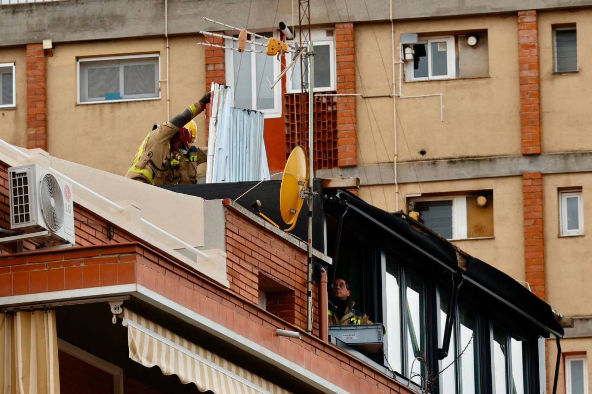 Les ratxes de 70 km/h provoquen caigudes d'arbres, branques i altres afectacions a Sabadell i el Vallès