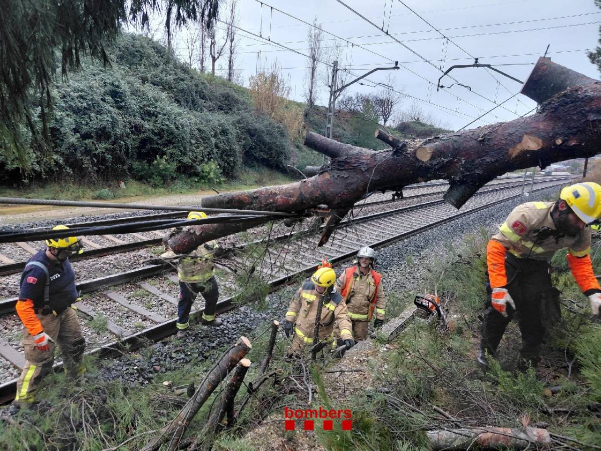 Rodalies no se suspèn per la ventada, però augmentarà les limitacions de velocitat
