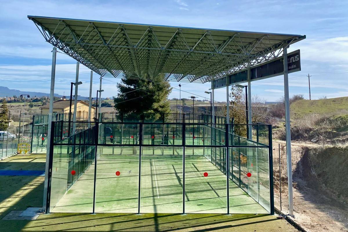 Solsona millora les instal·lacions de pàdel amb la cobertura d’una pista