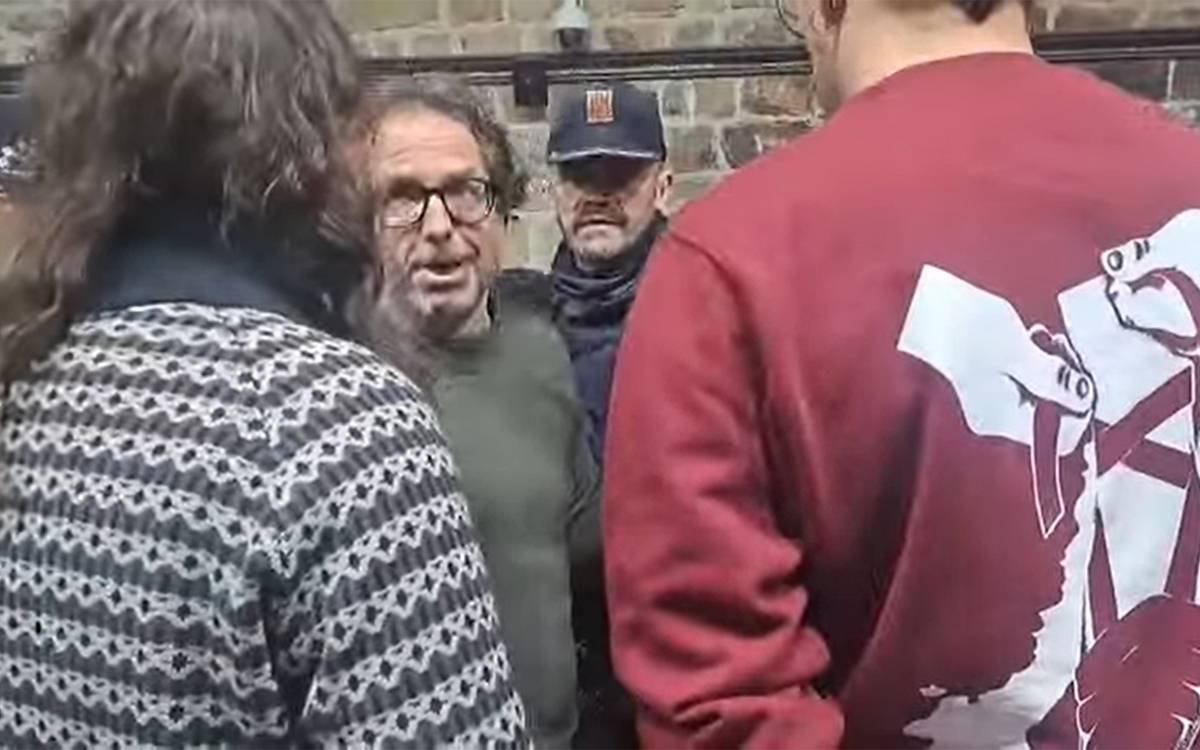 Vídeos: seqüència prèvia a la detenció durant el ple de Santpedor amb Aliança Catalana