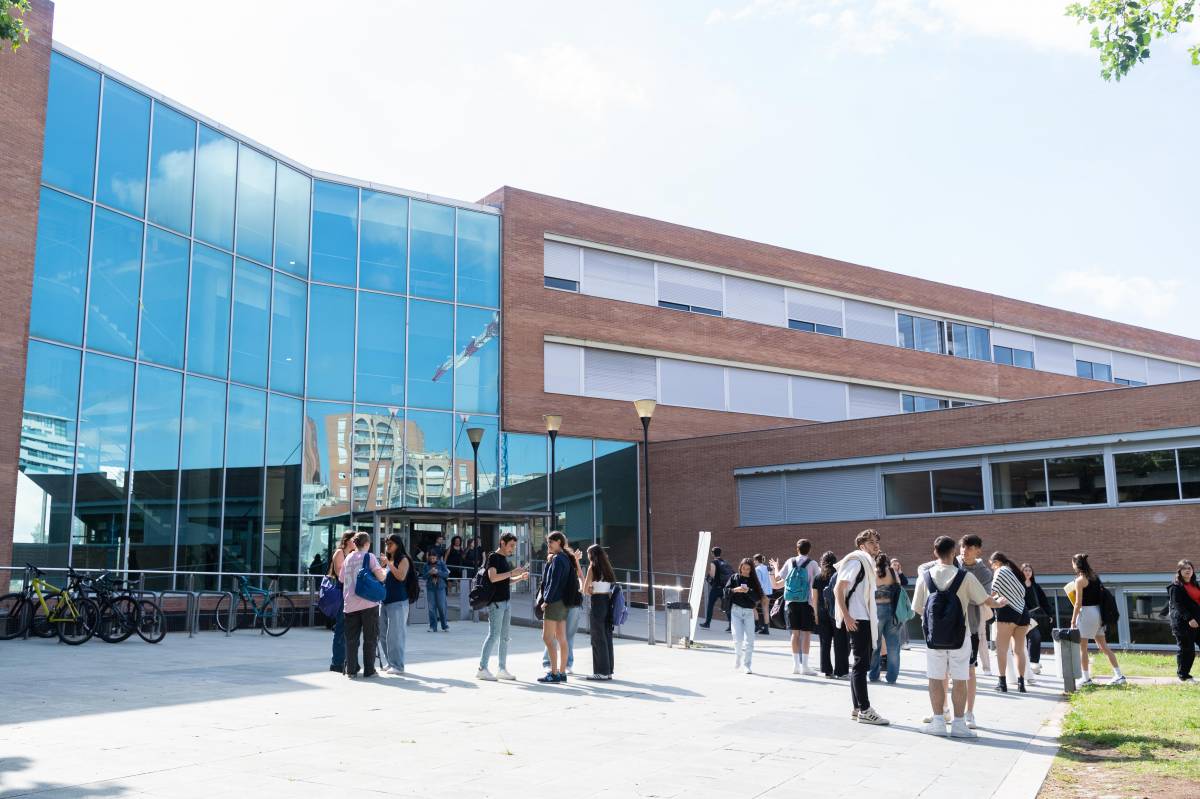 Nova via d’accés a la universitat per a professionals del sector de les cures