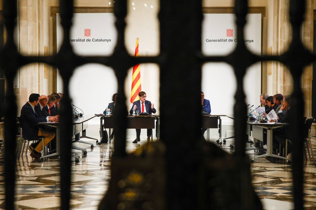 Un mes sense president: de la pitjor crisi a les urgències