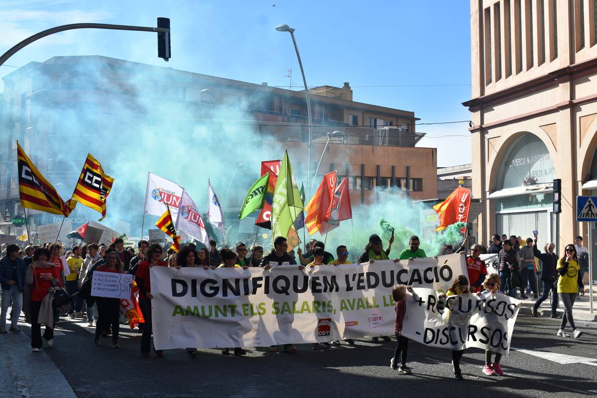 Mobilització «històrica» del sector educatiu ebrenc per exigir millores laborals