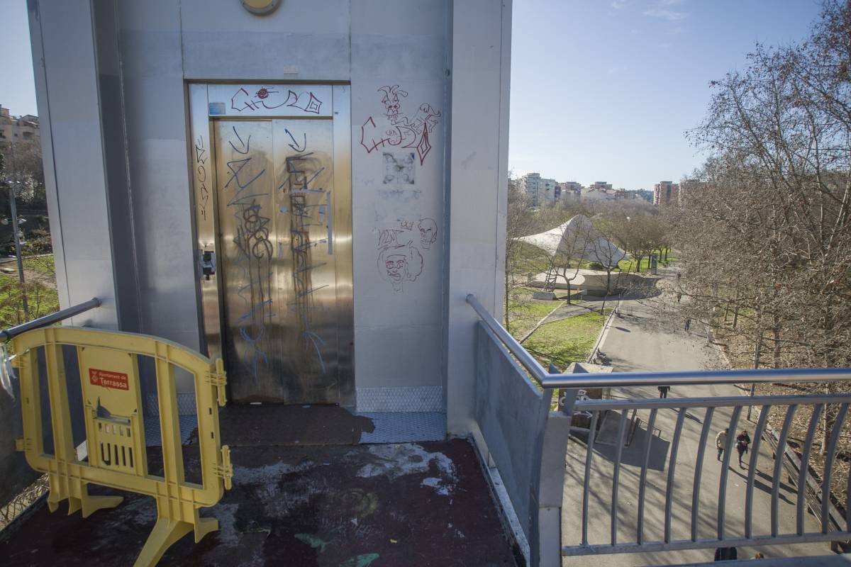 El vandalisme inutilitza quatre ascensors de Vallparadís