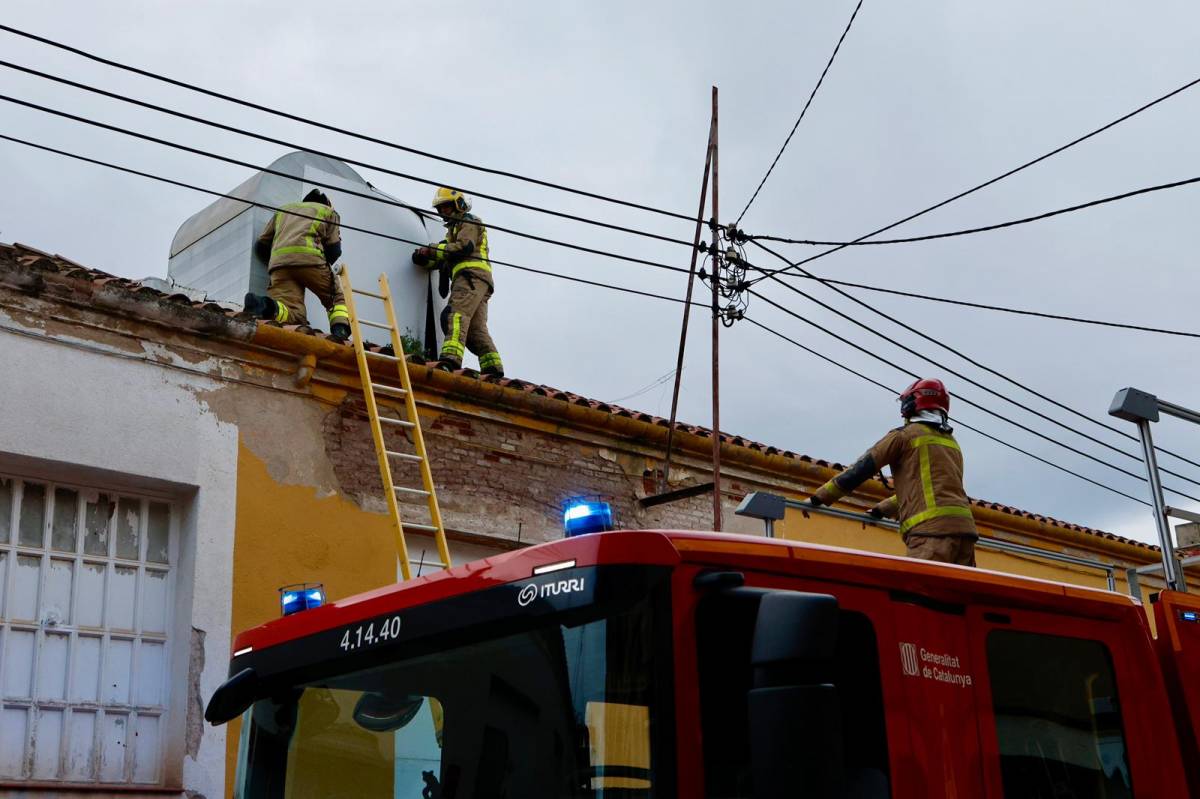 Bombers actuen per les ventades a Sabadell - Juanma Peláez