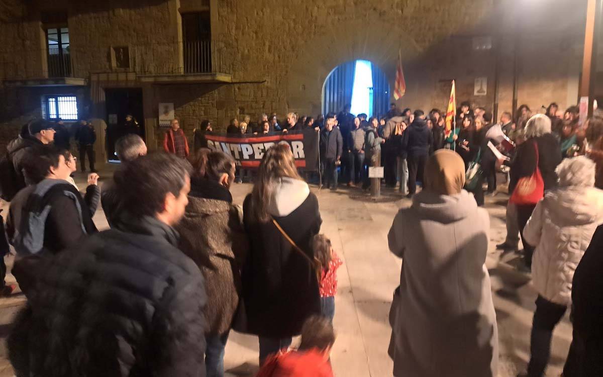 La CUP de Santpedor carrega contra l'alcalde i la policia pels fets del ple de dimarts