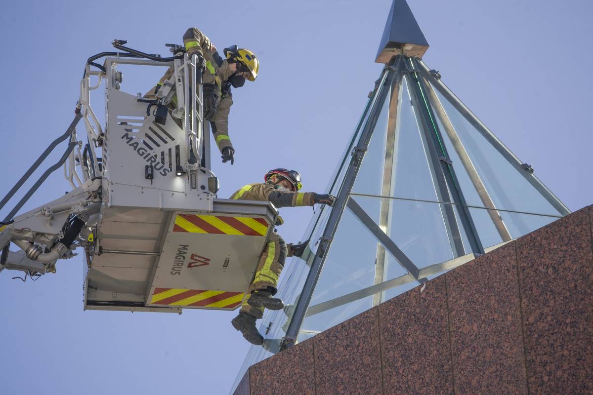 Més de 600 incidències i una dona ferida: el balanç de les ventades a Terrassa