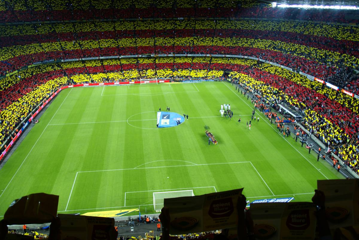 El Camp Nou llueix un mosaic amb la senyera abans del Barça-Madrid del 7 d’octubre de 2012. - Netol-Wikimedia Commons