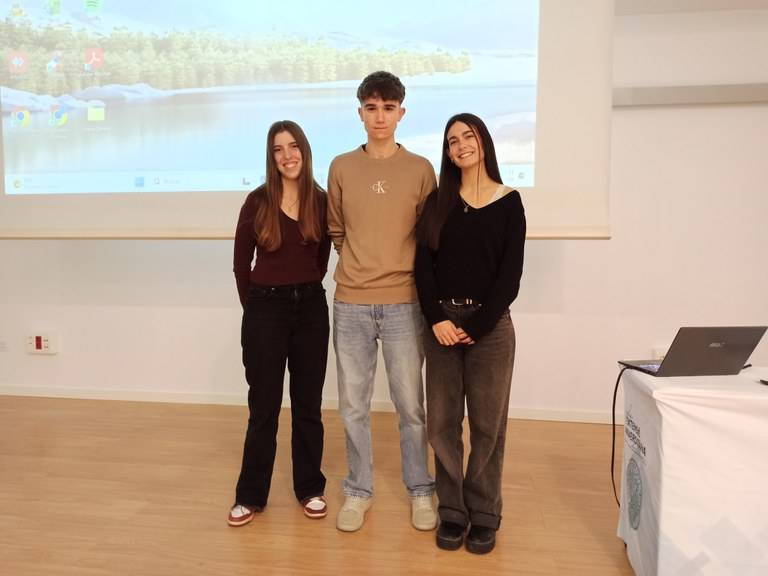 L'Institut Francesc Ribalta presenta tres treballs de recerca a l'Aula d'Extensió Universitària de Solsona 