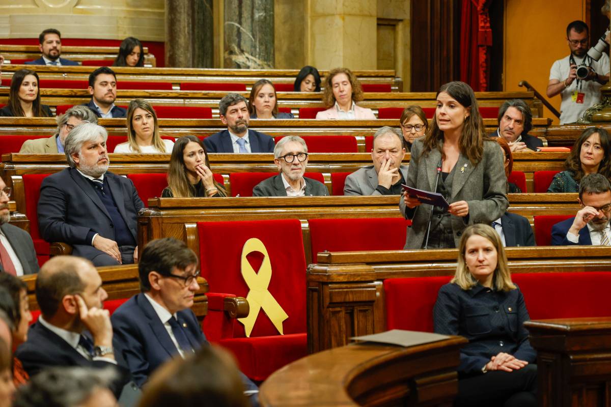 Junts demana a Illa que se sotmeti a una qüestió de confiança si no cessa Paneque