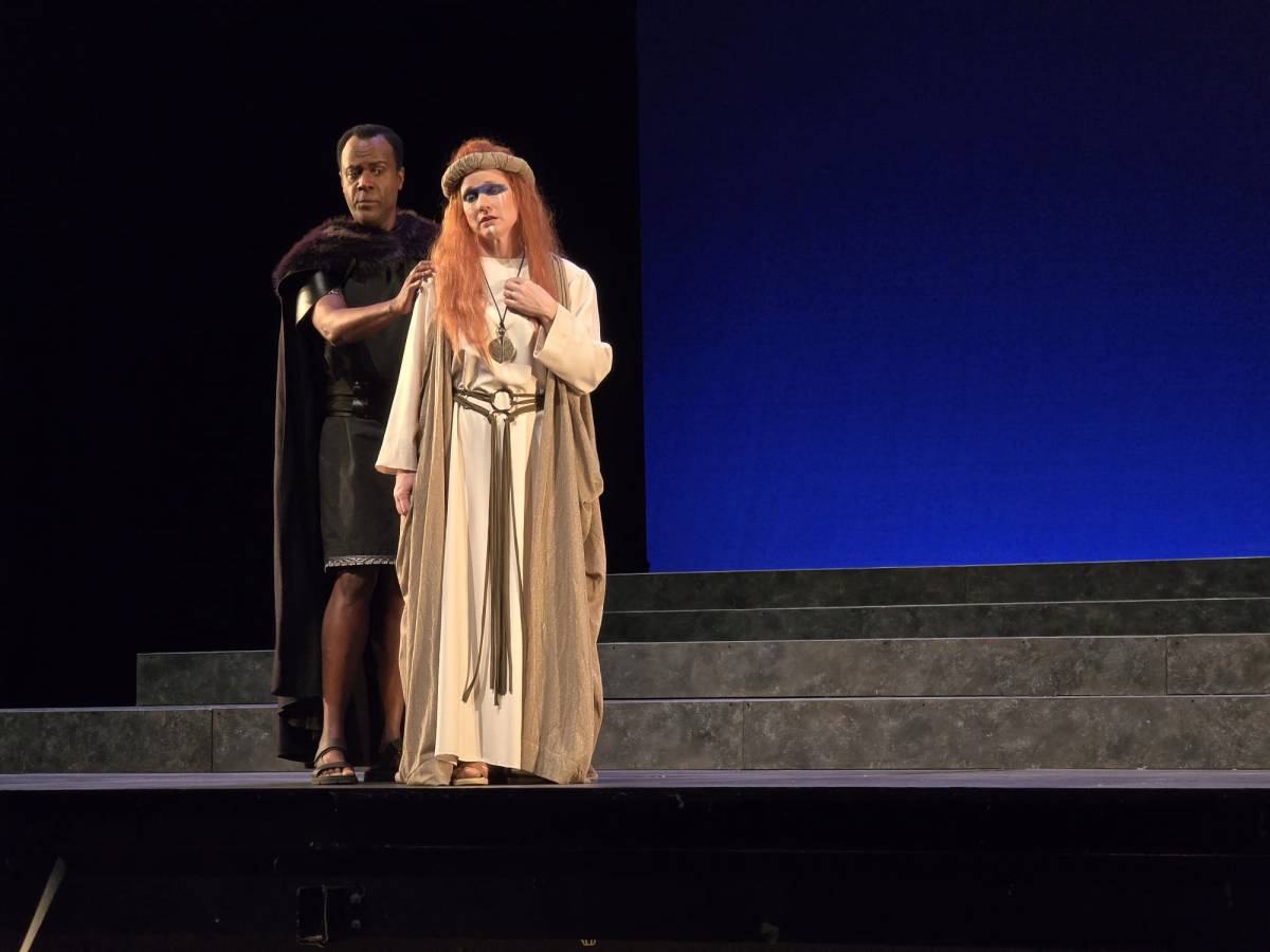 Anna Tobella és Adalgisa a l'òpera 