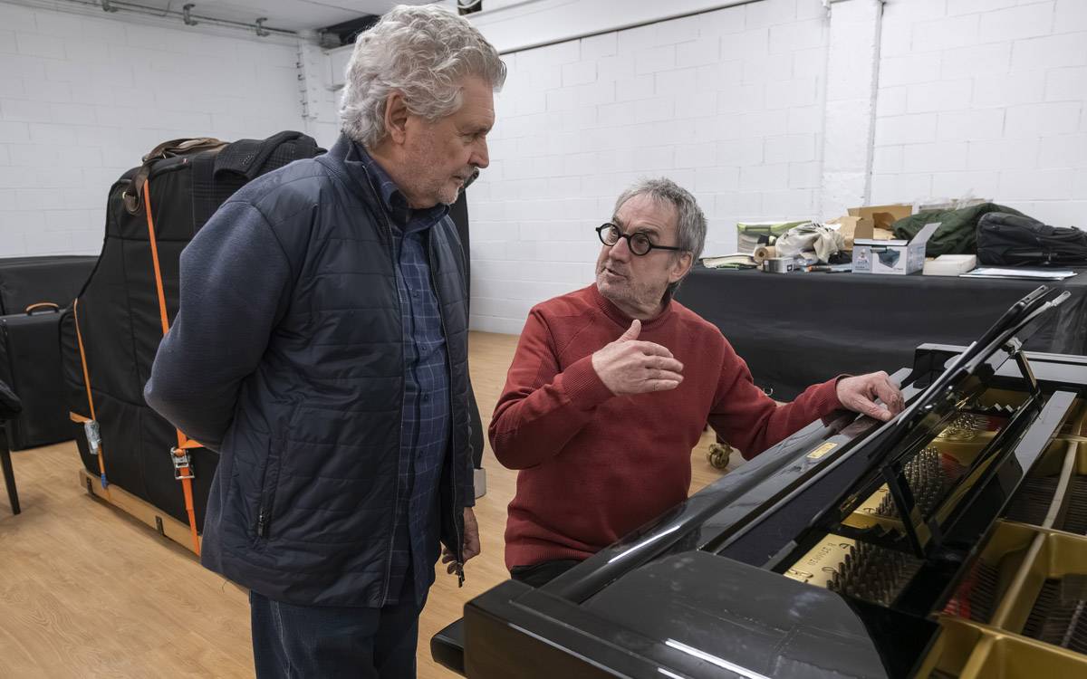 Manel Camp i Carles Cases comparteixen per primer cop projecte a l`escenari - Marta Pich Manel Camp i Carles Cases comparteixen per primer cop projecte a l`escenari