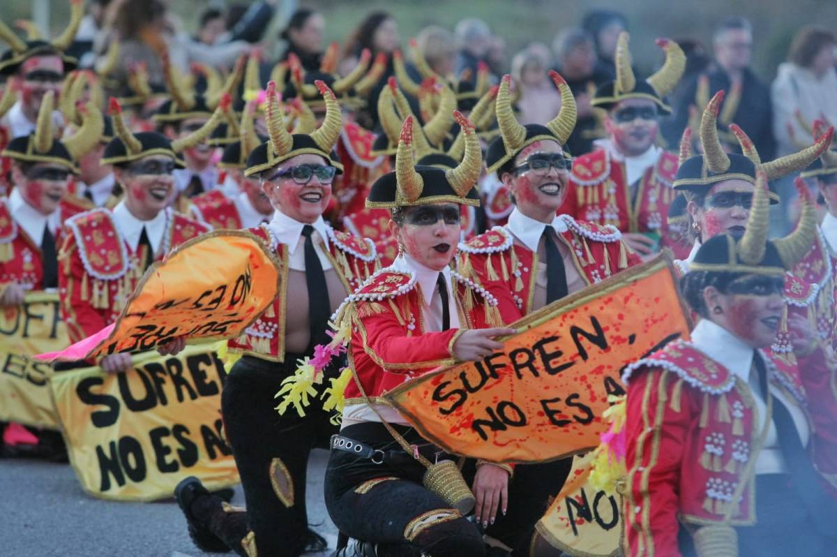 Una gran turba de toreros antitaurins han proclamat la fi de la taourmàqua al ritme de  - Nebridi Aróztegui