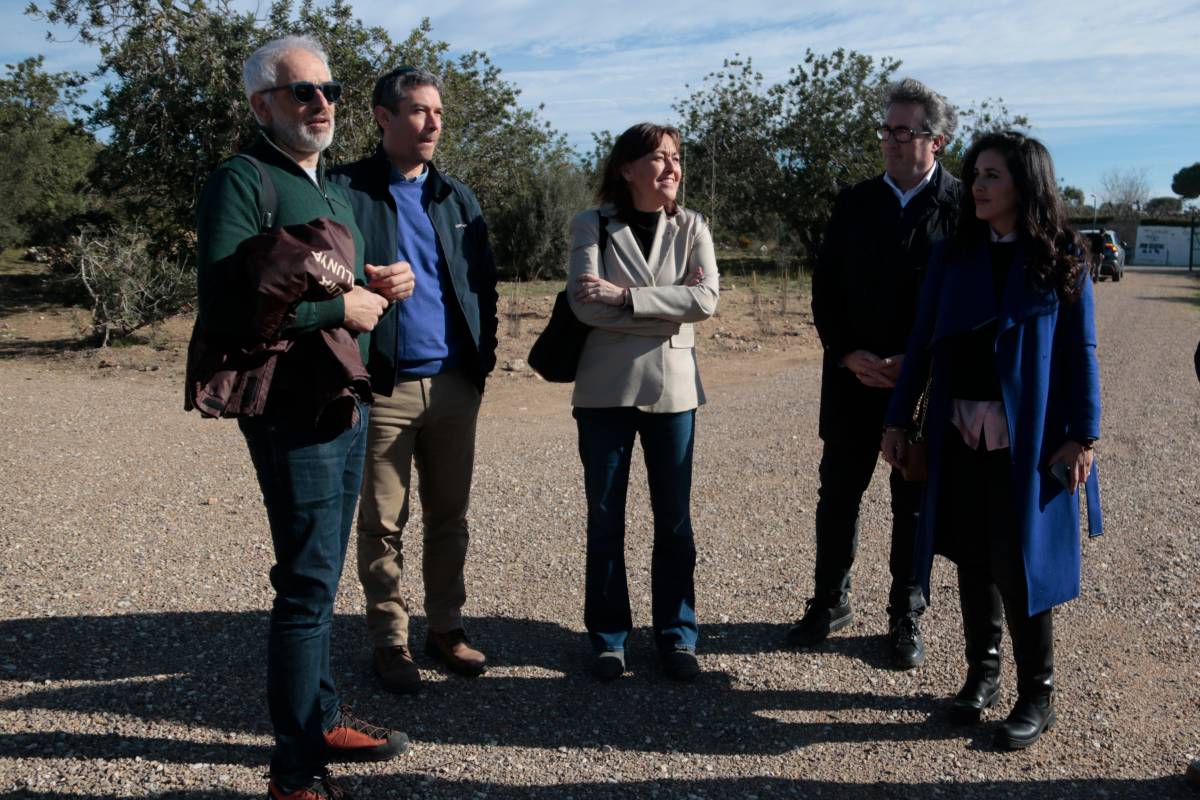 La consellera de Territori, Sílvia Paneque, en una visita a la zona de les Madrigueres del Vendrell