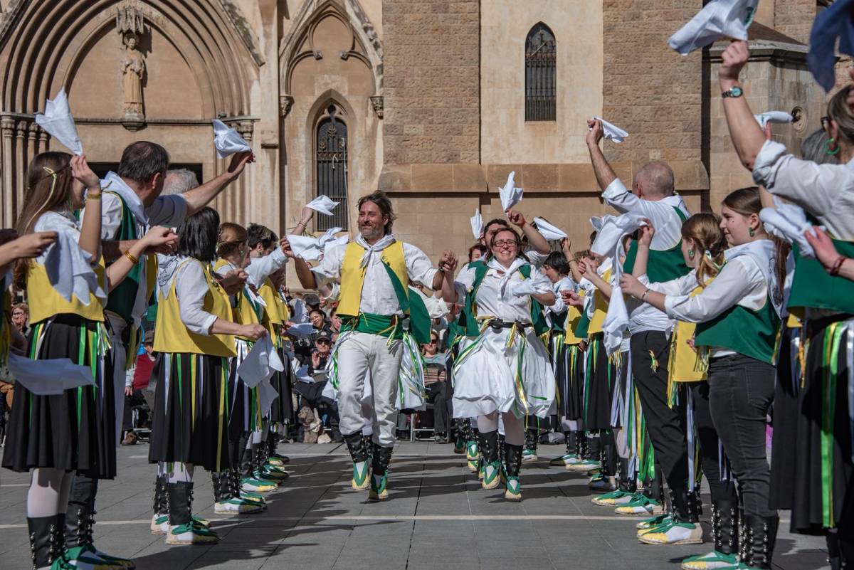 La plaça de Sant Roc vibra amb el Ball de Gitanes en el seu cinquè aniversari