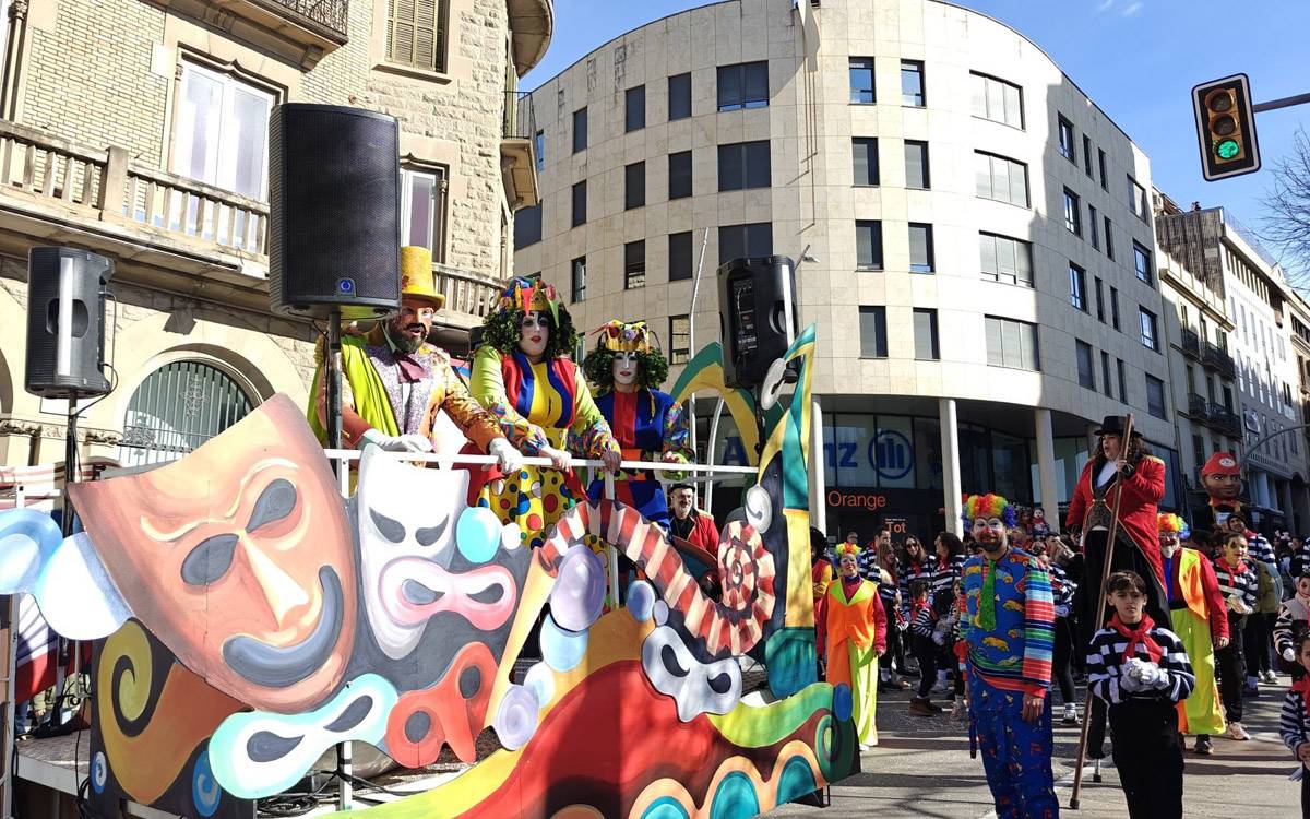 El Carnestoltes Infantil omple Manresa de circ i fantasia amb 3.000 participants