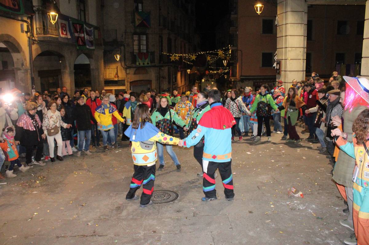 Ballant sardanes  - Ramon Estany 