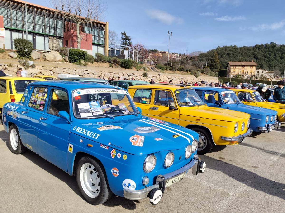 Arbúcies s'omple de cotxes clàssics: la jornada en imatges