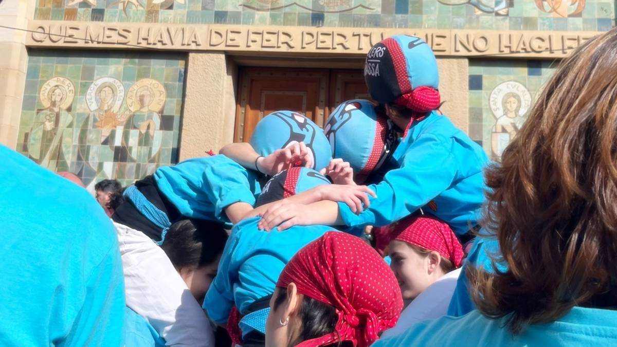 Els Castellers de Terrassa arrenquen la temporada amb solvència a la Festa Major d'Hivern d’Esparreguera