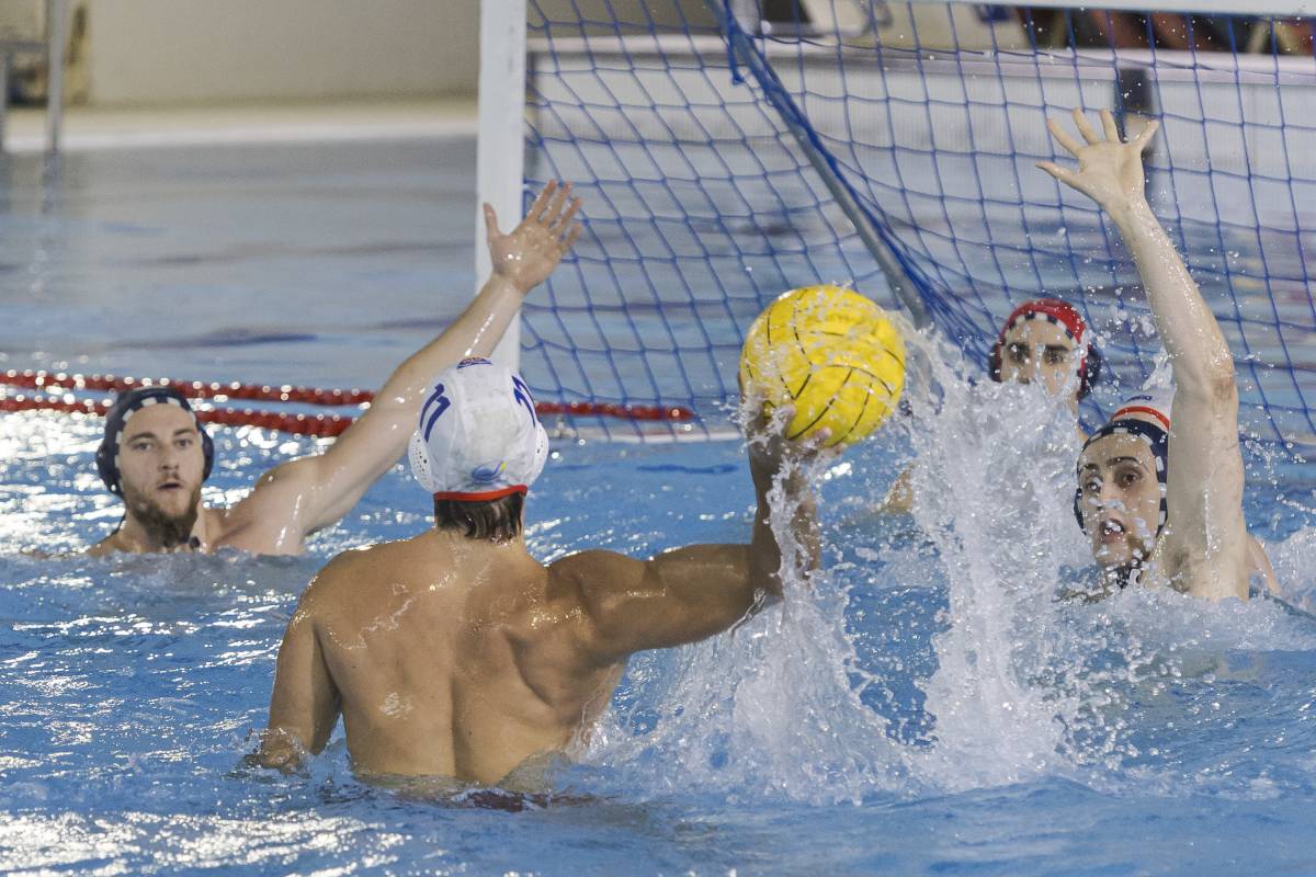 El CN Terrassa cau per 7 a 11 en el derbi comarcal de waterpolo