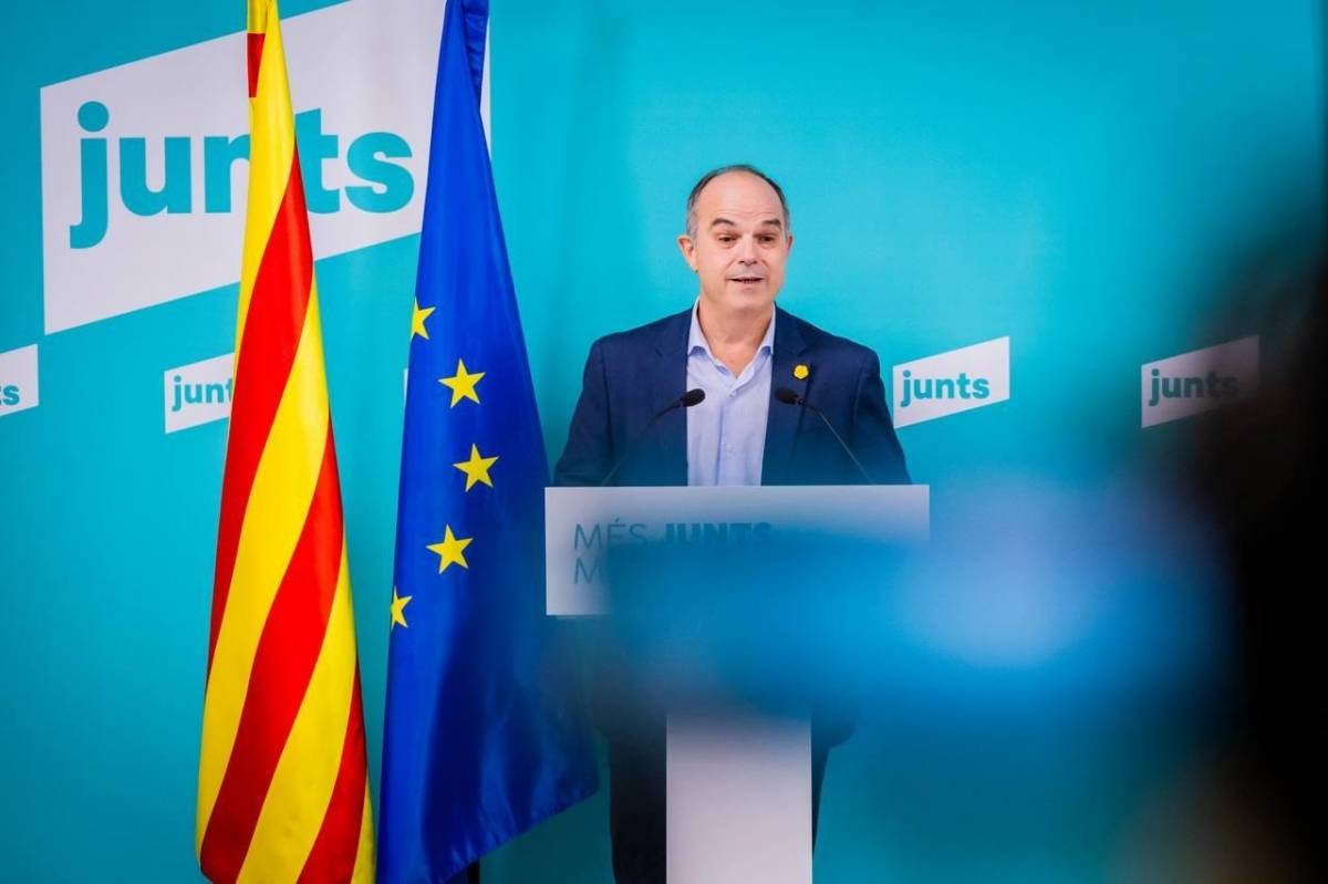 Ofensiva de Junts després del retorn d'Illa: compareixença urgent per la «incompetència» del Govern