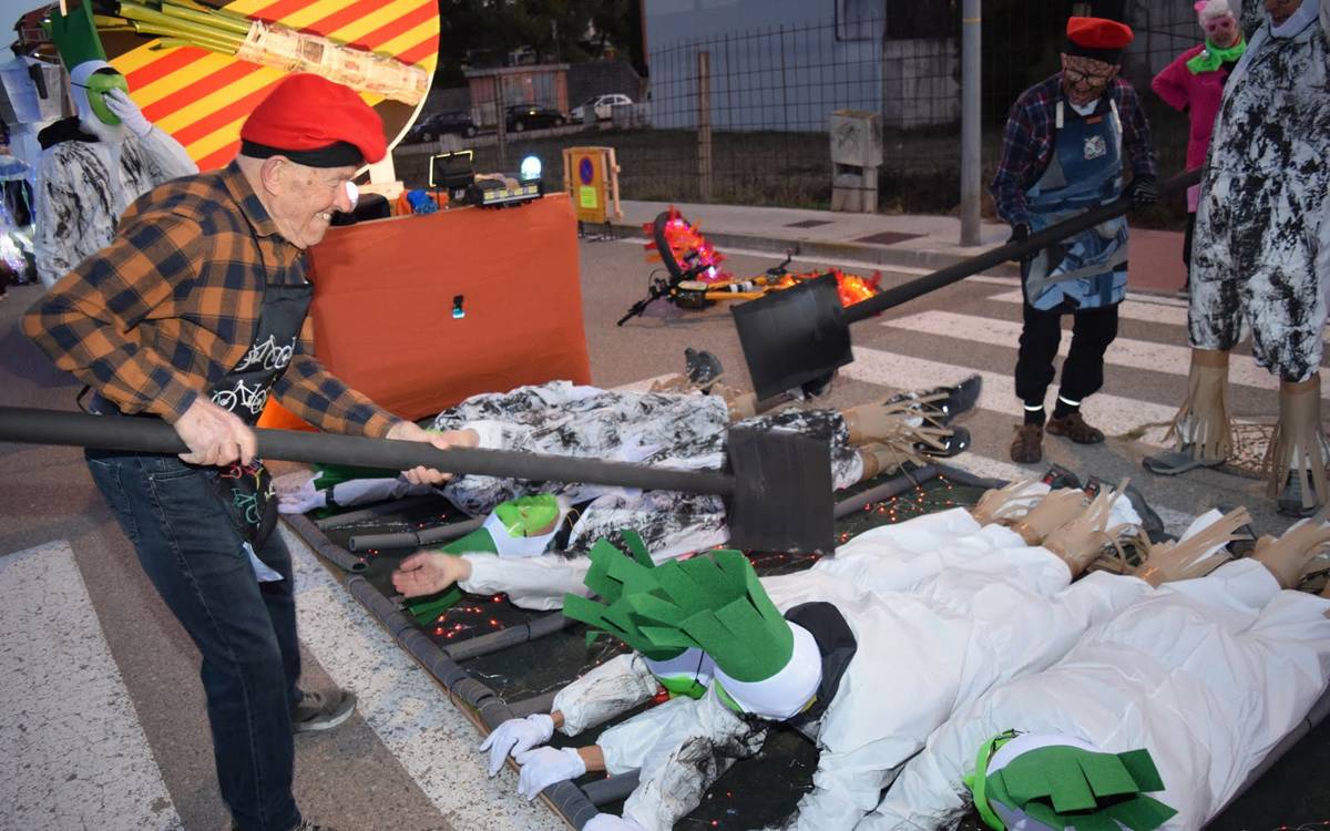 Santpedor viu un Carnestoltes multitudinari amb una rua lluïda i participada