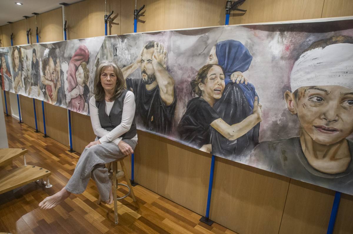 L‘artista que ha pintat un gran mural sobre Gaza: “Les llàgrimes no em deixaven veure el llenç”