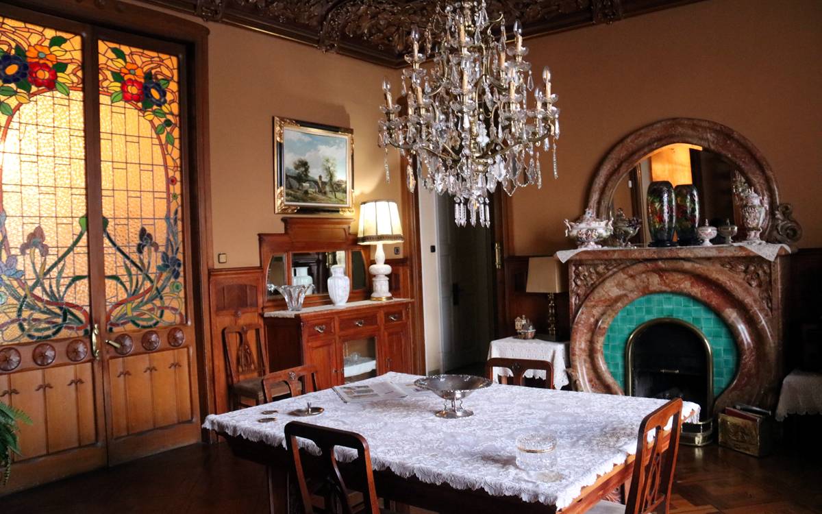 El pis principal de la casa Buresa conserva l`estil modernista de l`època