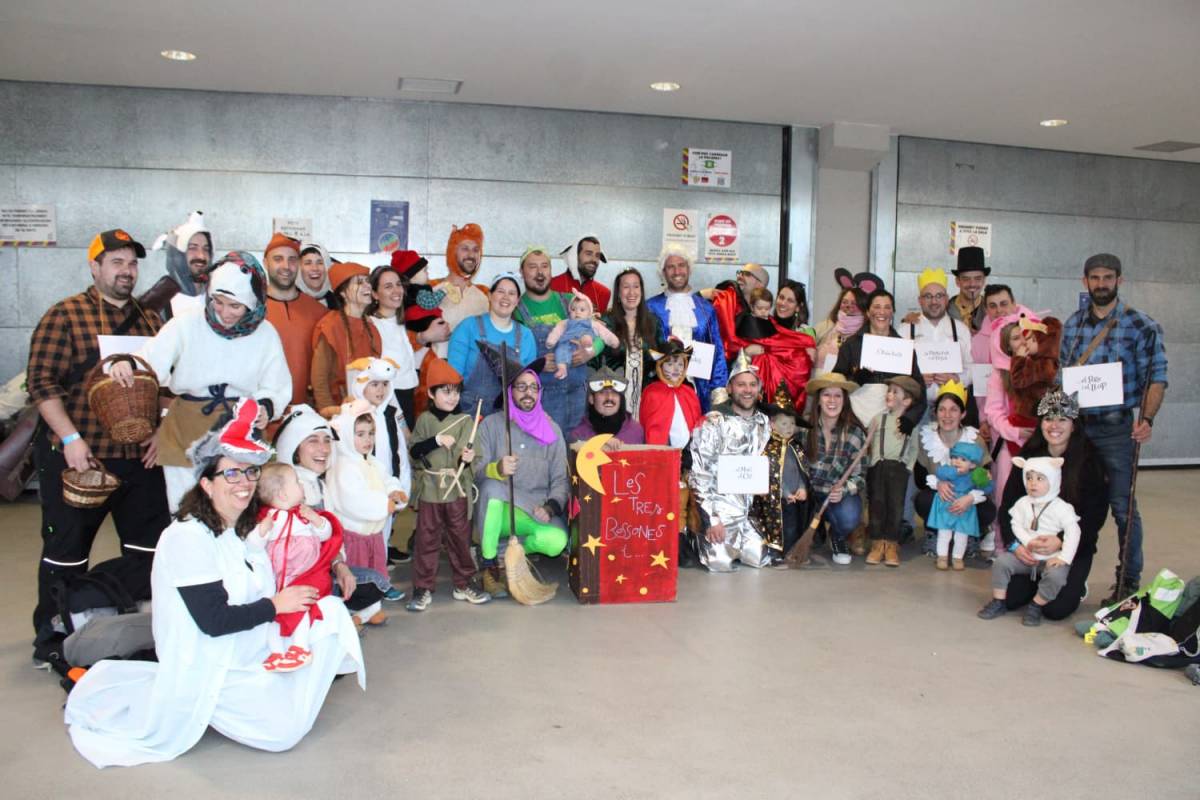 L'univers dels personatges dels contes de les tres bessones, gran triomfador del Concurs de disfresses infantil 