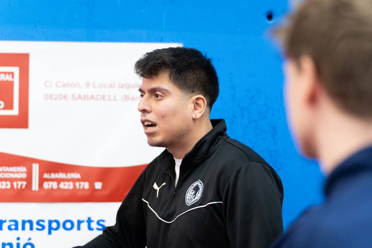 Bocanegra, en un partit a Can Llong, donant indicacions