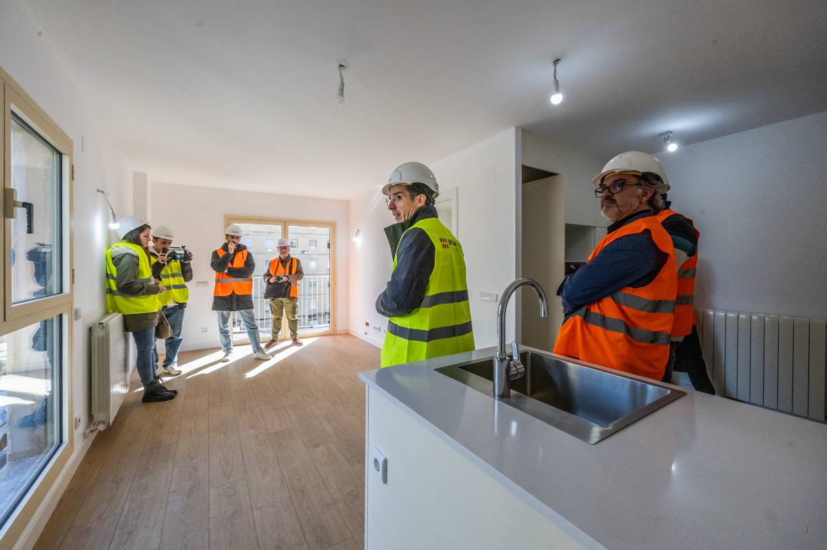 Interior dels nous pisos de lloguer social a Badia