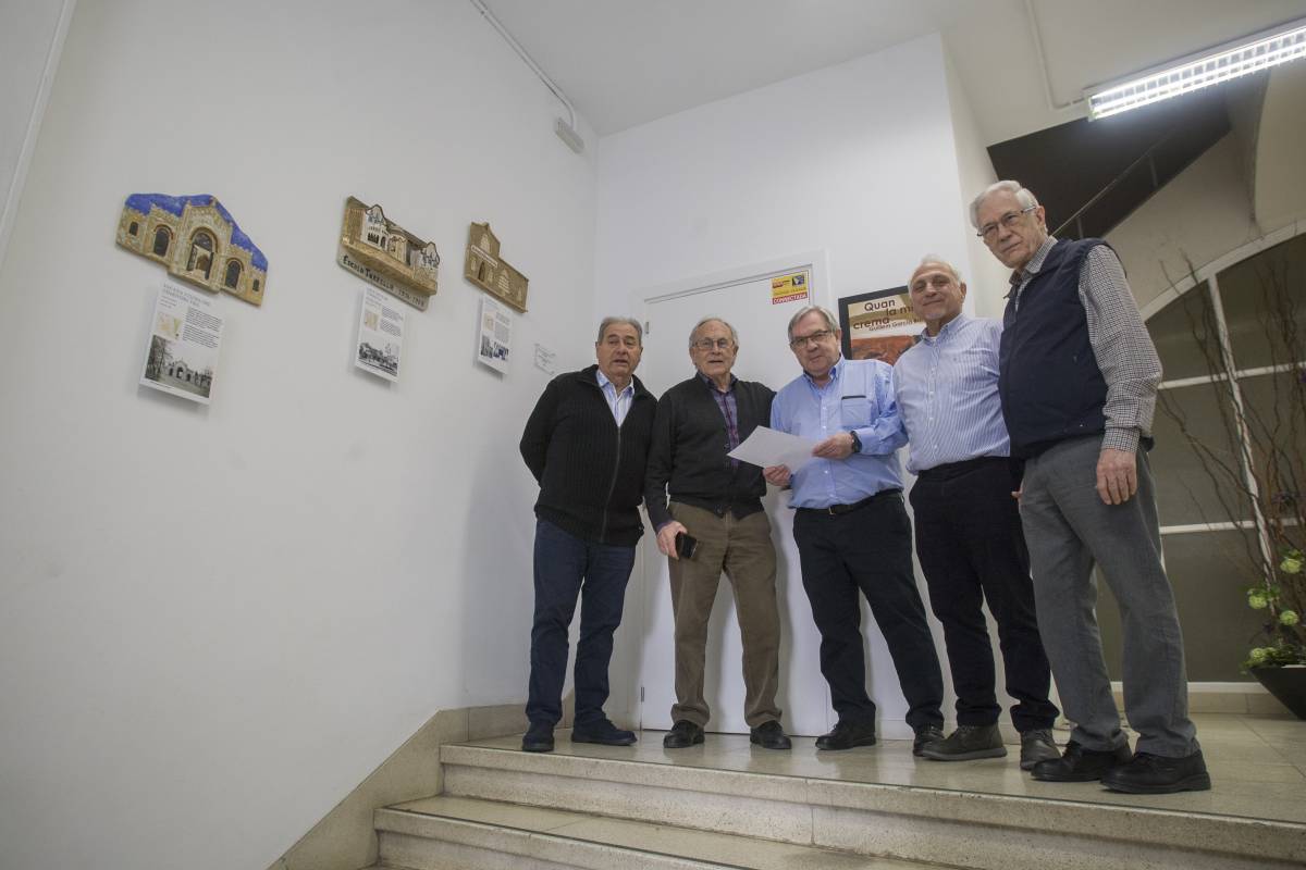 L'artesà, amb membres de la junta directiva de l'entitat - Nebridi Aróztegui