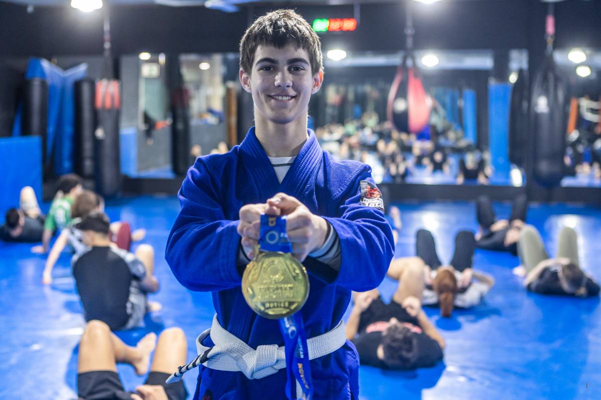 El sabadellenc abans d`un entrenament al dojo amb la medalla