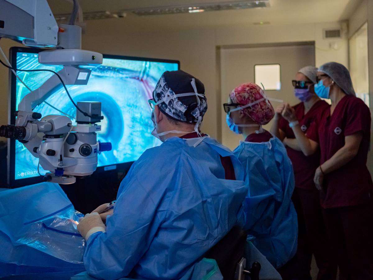 El CHV incorpora una nova tècnica per al tractament del glaucoma avançat