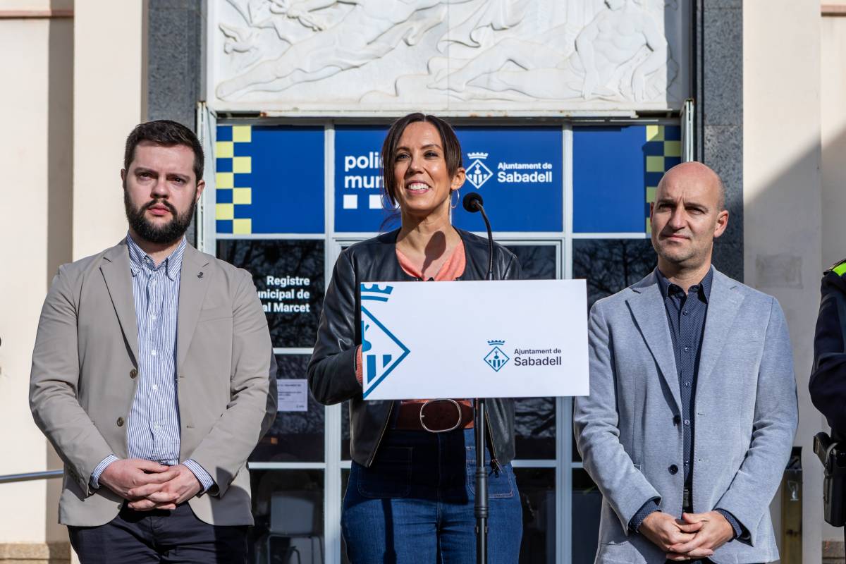 L`alcaldessa de Sabadell, Marta Farrés, amb els tinents d`alcaldessa Eloi Cortés i Adrián Hernández