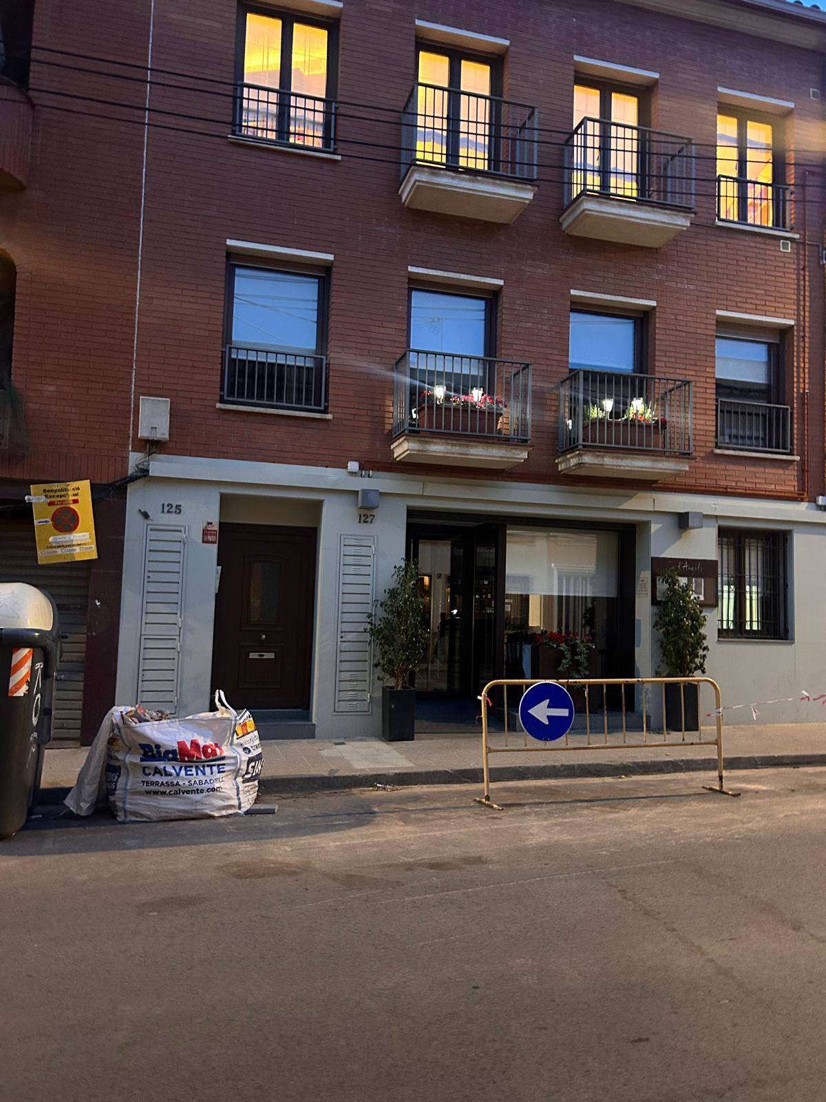 “Les tanques d'unes obres ens impedeixen aparcar”