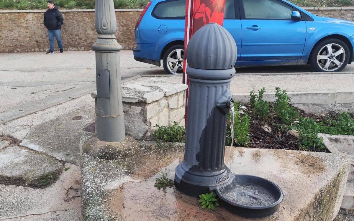 Roben les aixetes d'una quinzena de fonts públiques a Montbanc