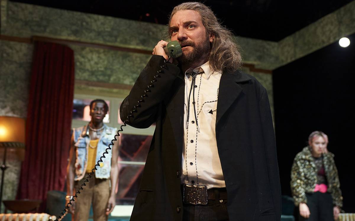 El Teatre Kursaal acull l'humor negre de Martin McDonagh amb «La mà»