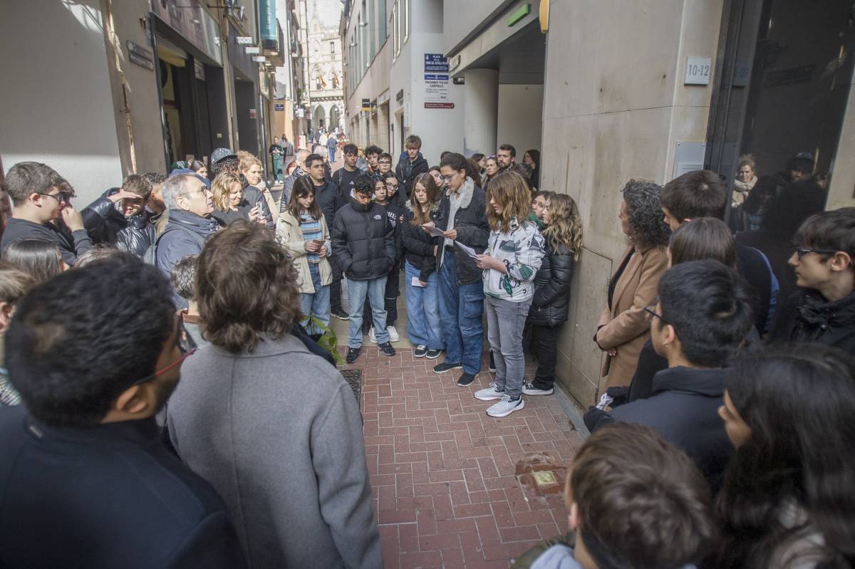 Terrassa amplia el record als deportats amb quatre noves llambordes Stolpersteine