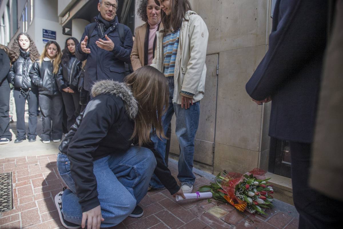 Al carrer Cremat, 10, s`homenatja Francisco Puértolas Cuello - Nebridi Aróztegui Al carrer Cremat, 10, s`homenatja Francisco Puértolas Cuello
