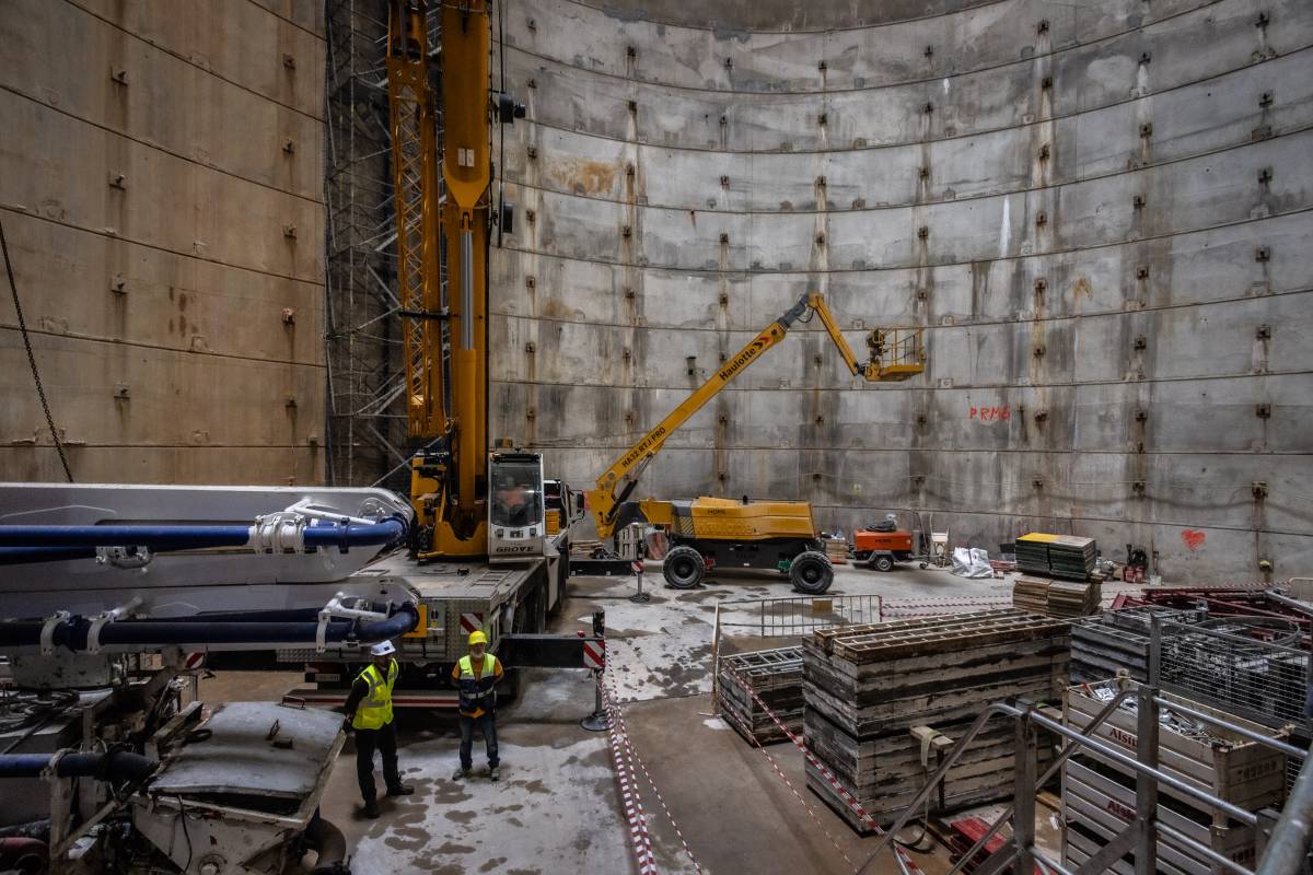 El Govern obre la porta a les concessions per construir carreteres estacions de l’L9 i electrolineres