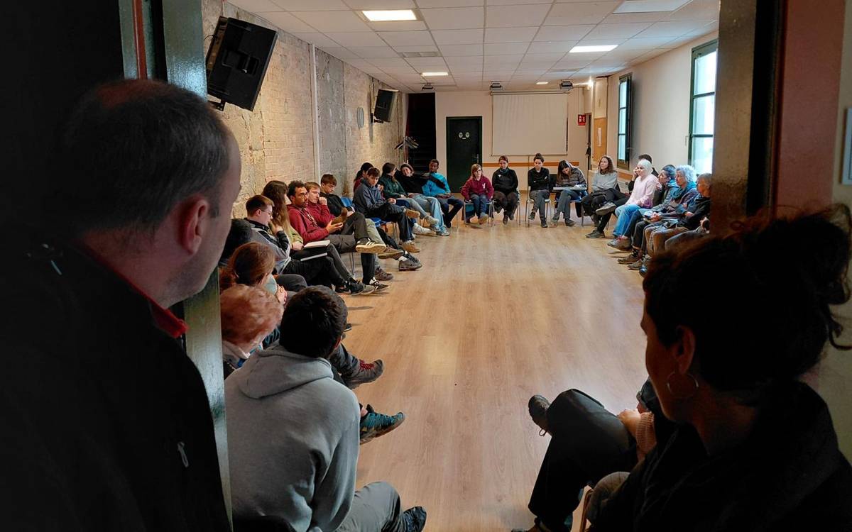 Primera assemblea de la comissió comunitària al barri de Vic-Remei de Manresa