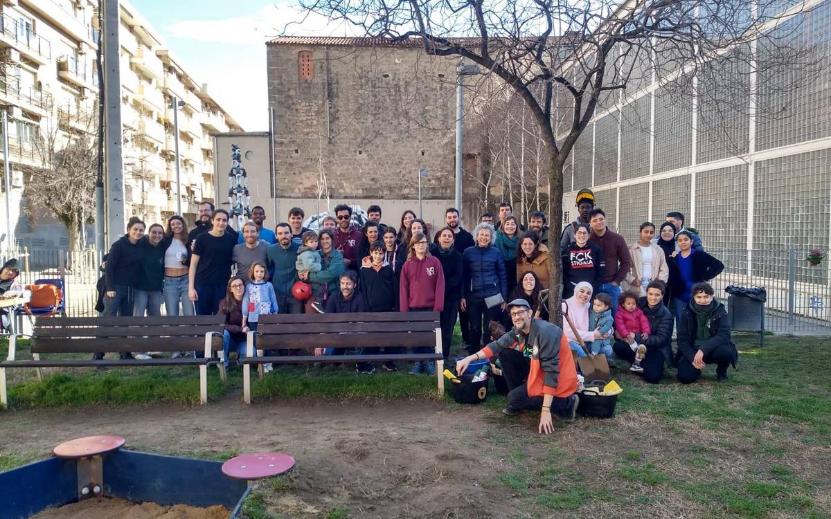 Foto de grup dels veïns de Vic-Remei que van participar a la jornada