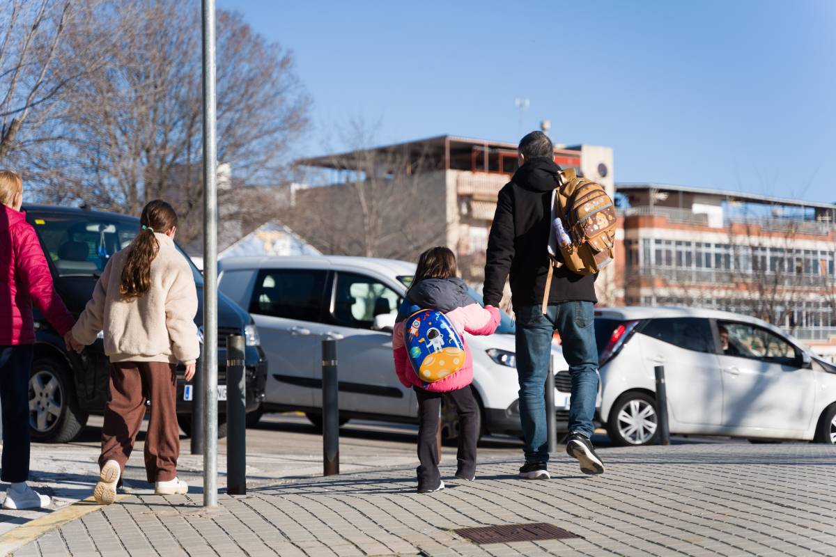 Recollida d`estudiants a l`escola