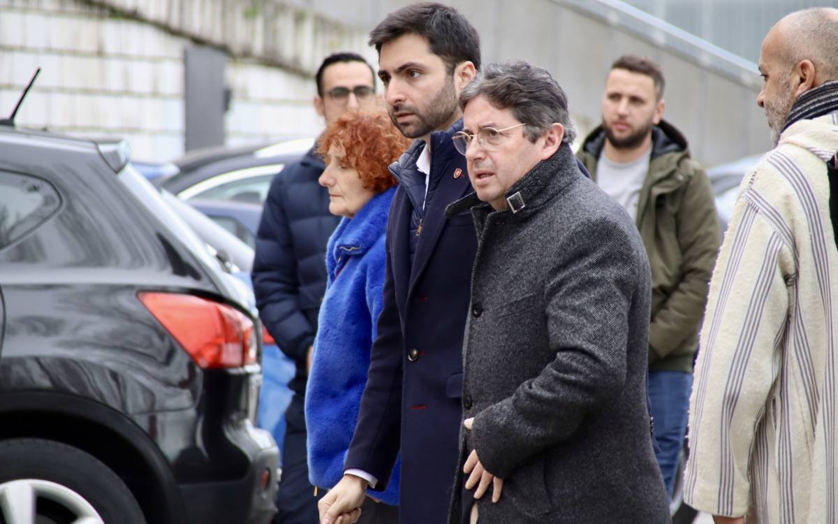 L`alcalde i diversos regidors de Manlleu han acudit a l`acte de comiat als cinc joves morts en l`incendi de dilluns.